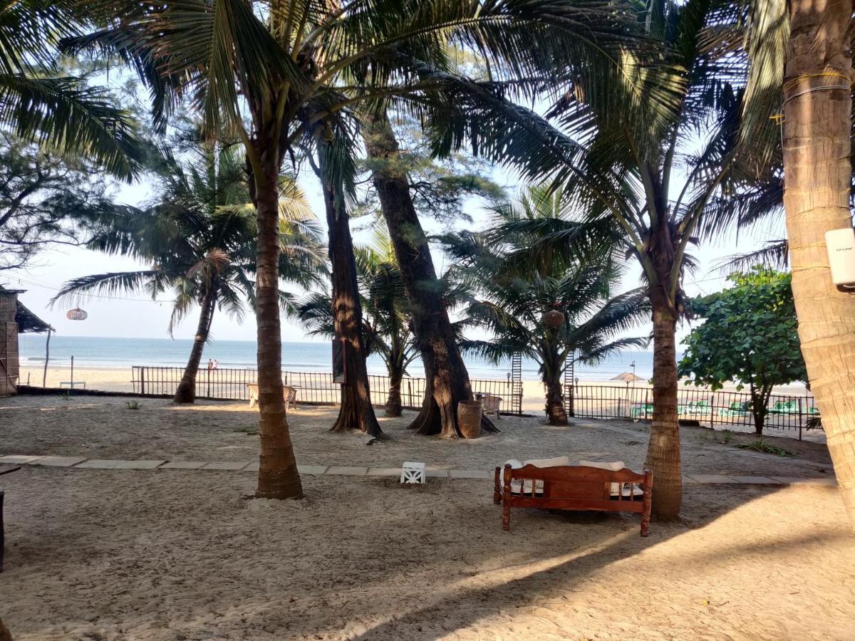 Silent Beach Resort Mandrem Ngoại thất bức ảnh