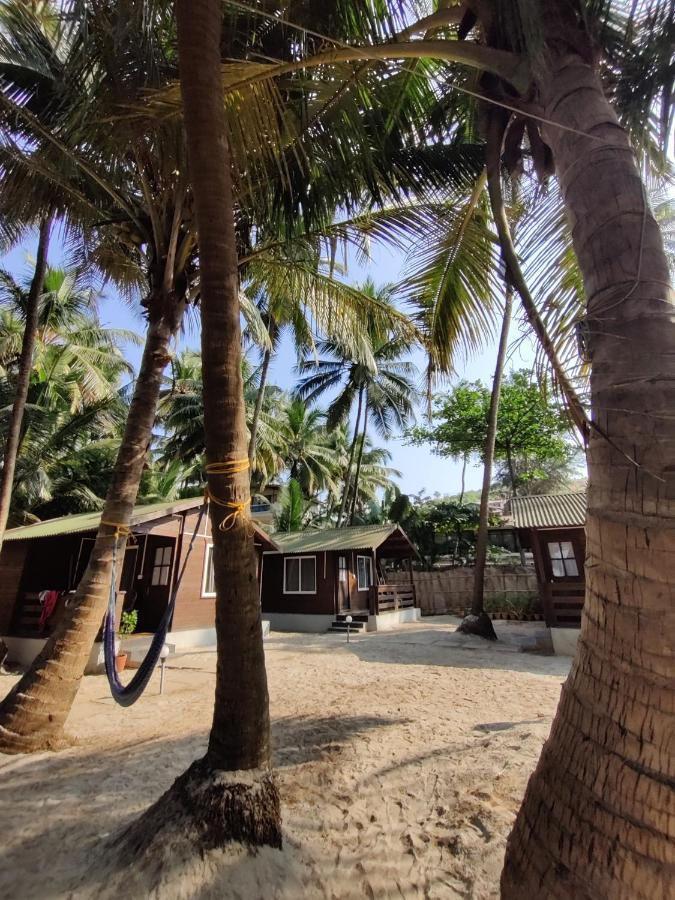 Silent Beach Resort Mandrem Ngoại thất bức ảnh