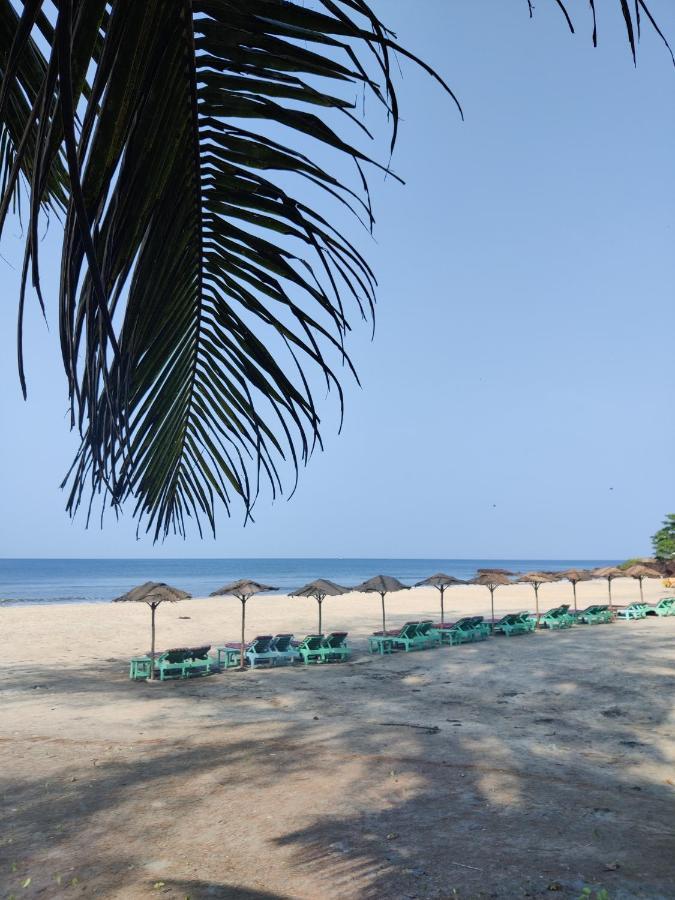 Silent Beach Resort Mandrem Ngoại thất bức ảnh