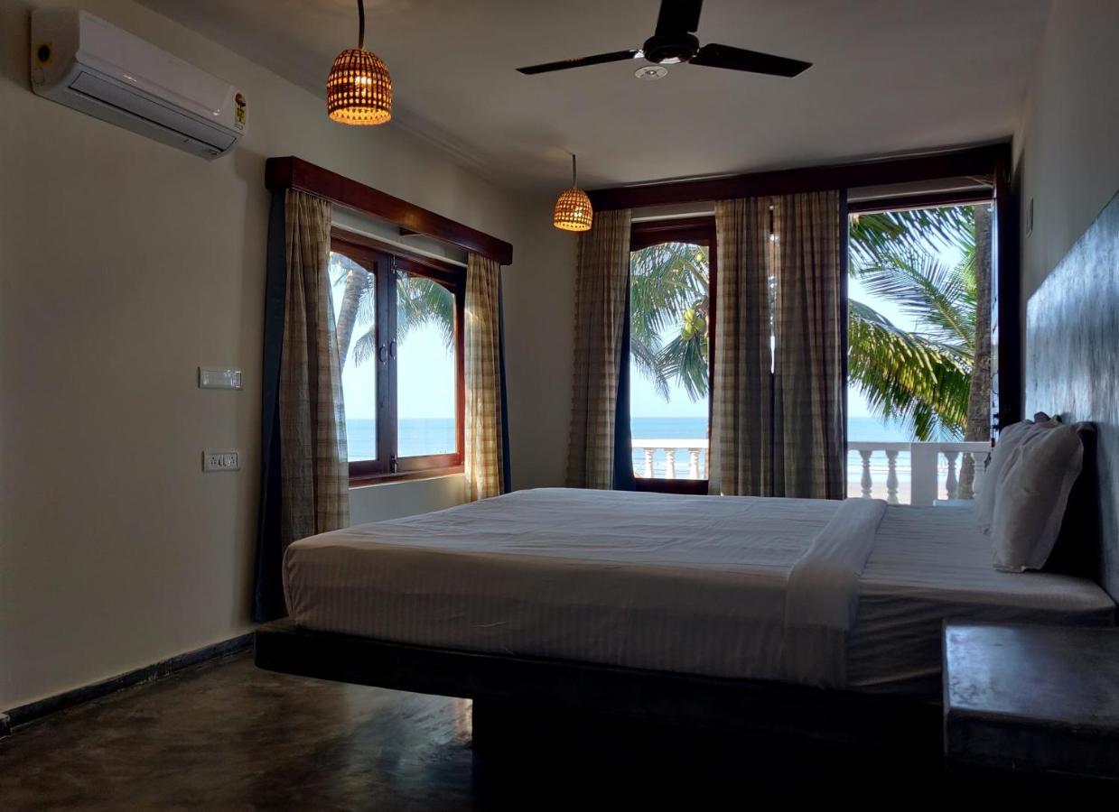 Silent Beach Resort Mandrem Ngoại thất bức ảnh