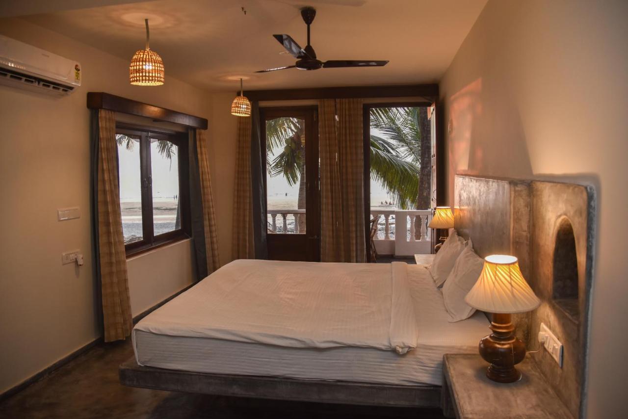 Silent Beach Resort Mandrem Ngoại thất bức ảnh