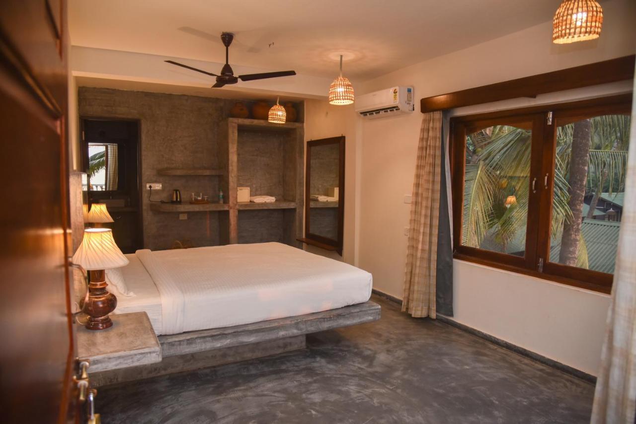Silent Beach Resort Mandrem Ngoại thất bức ảnh
