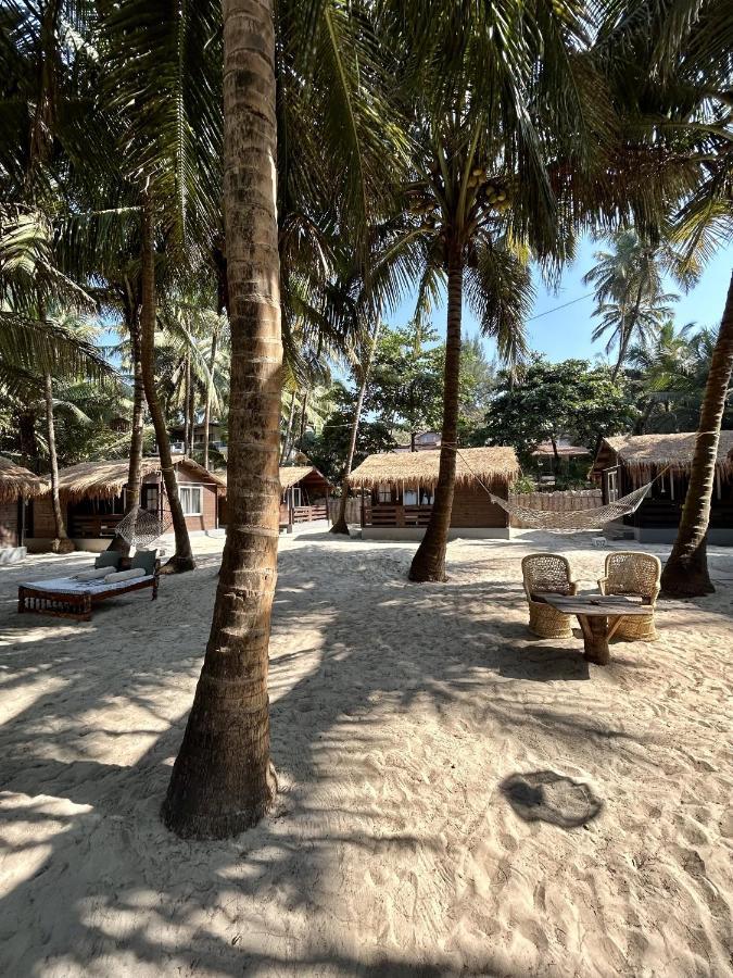 Silent Beach Resort Mandrem Ngoại thất bức ảnh