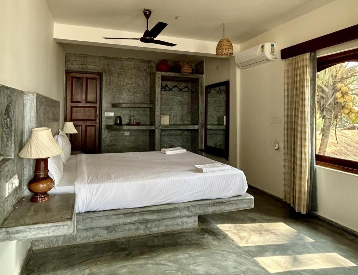 Silent Beach Resort Mandrem Ngoại thất bức ảnh