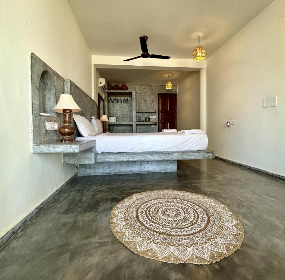 Silent Beach Resort Mandrem Ngoại thất bức ảnh
