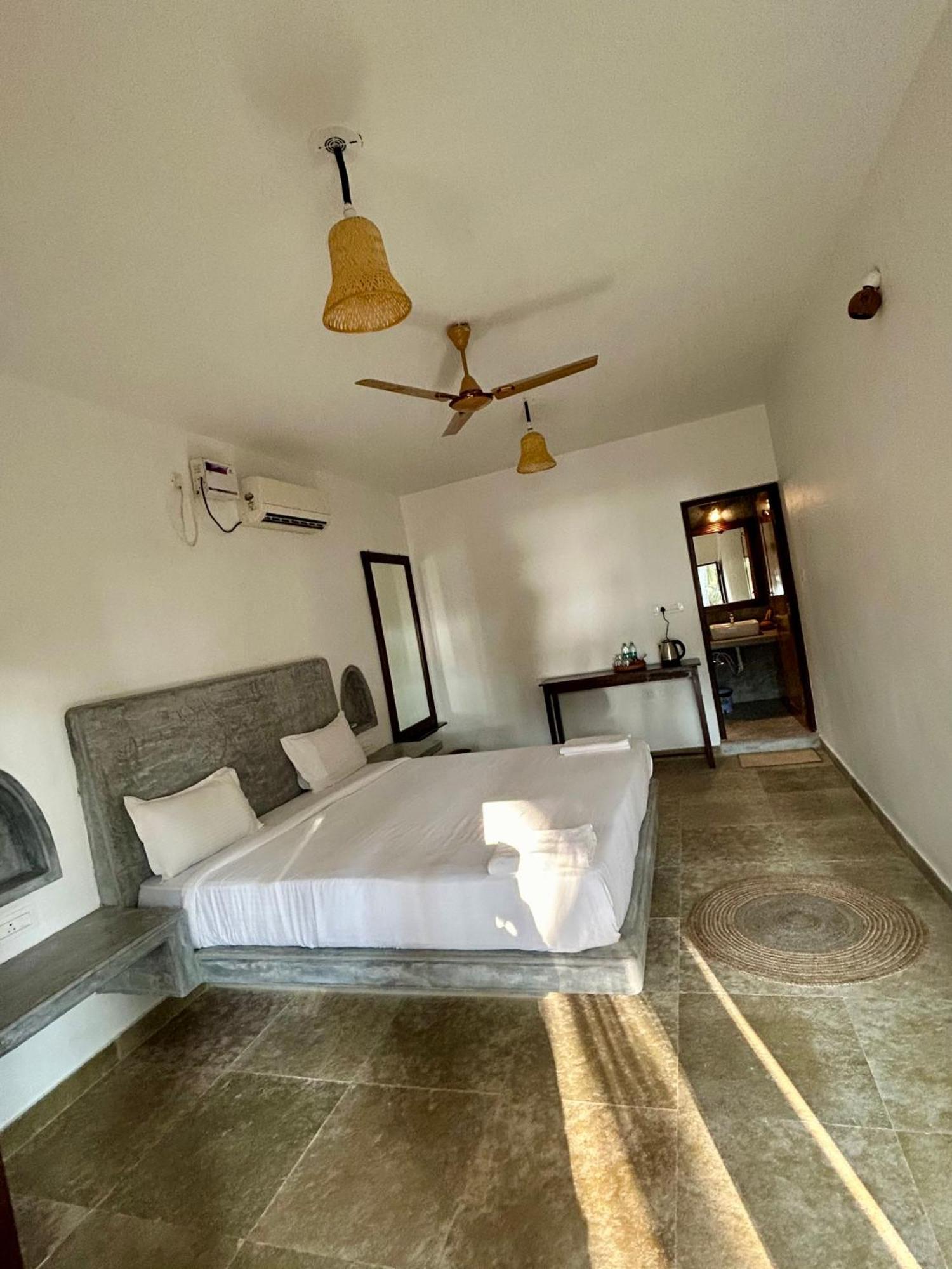 Silent Beach Resort Mandrem Ngoại thất bức ảnh