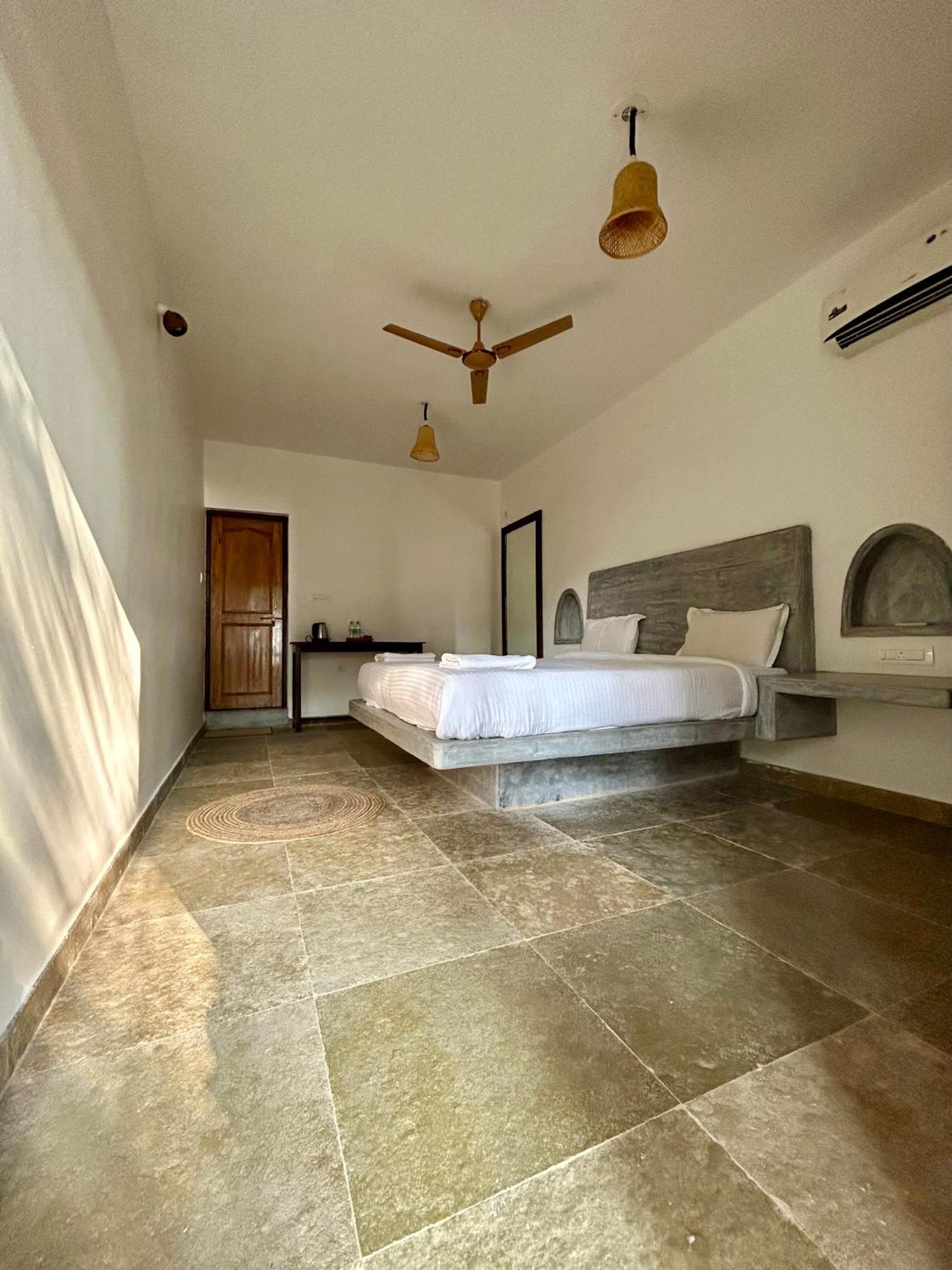 Silent Beach Resort Mandrem Ngoại thất bức ảnh