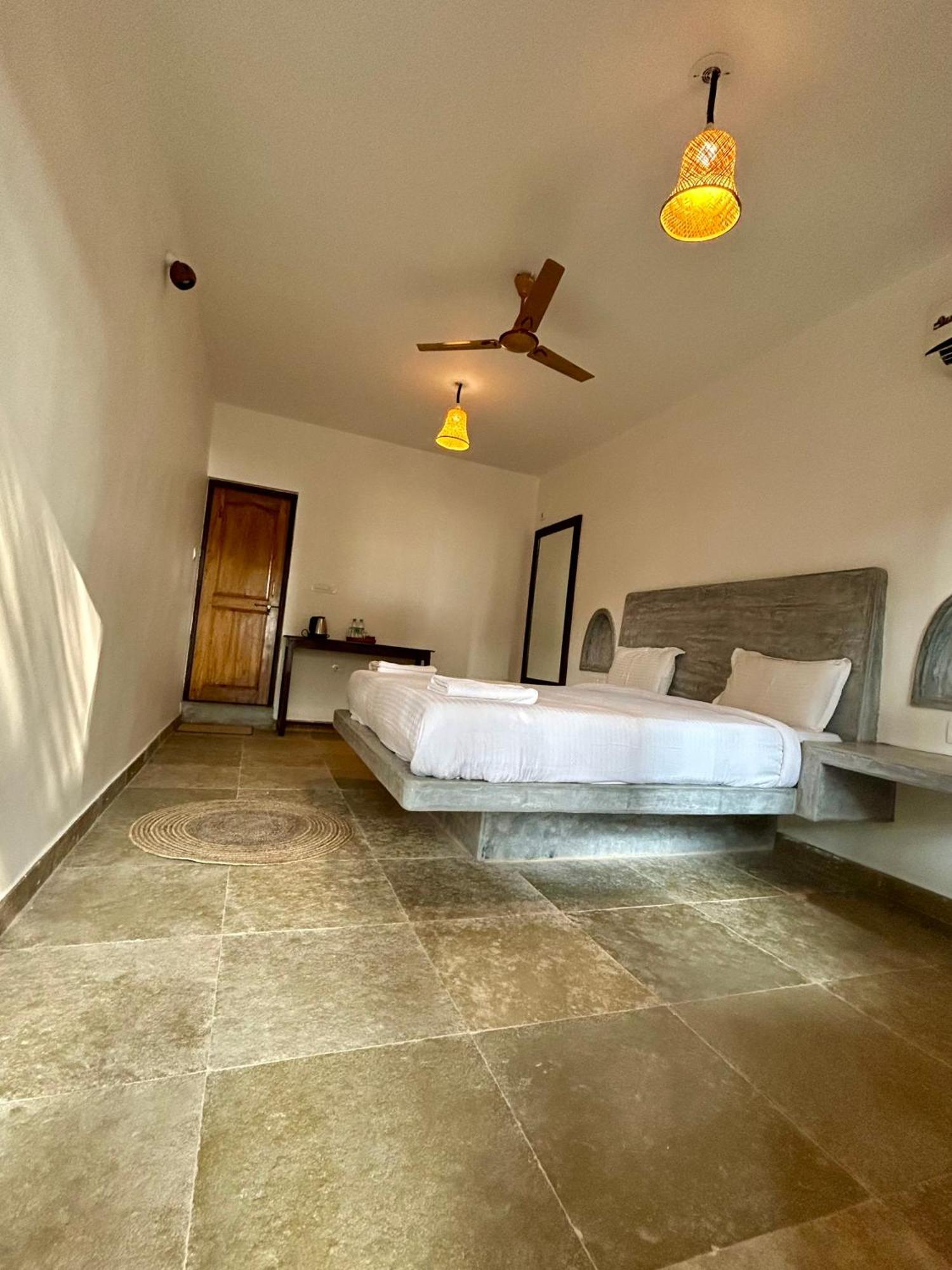 Silent Beach Resort Mandrem Ngoại thất bức ảnh
