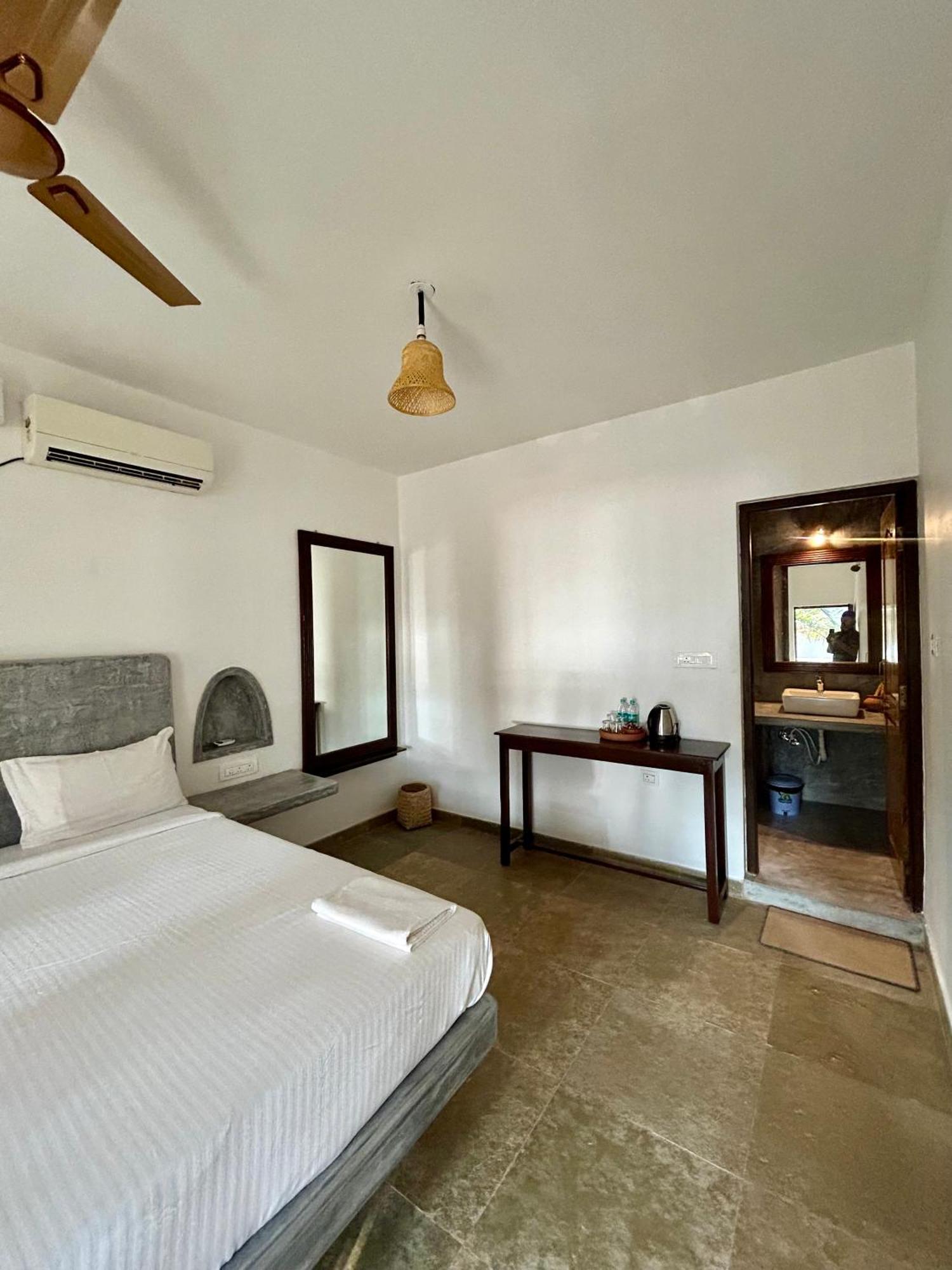 Silent Beach Resort Mandrem Ngoại thất bức ảnh