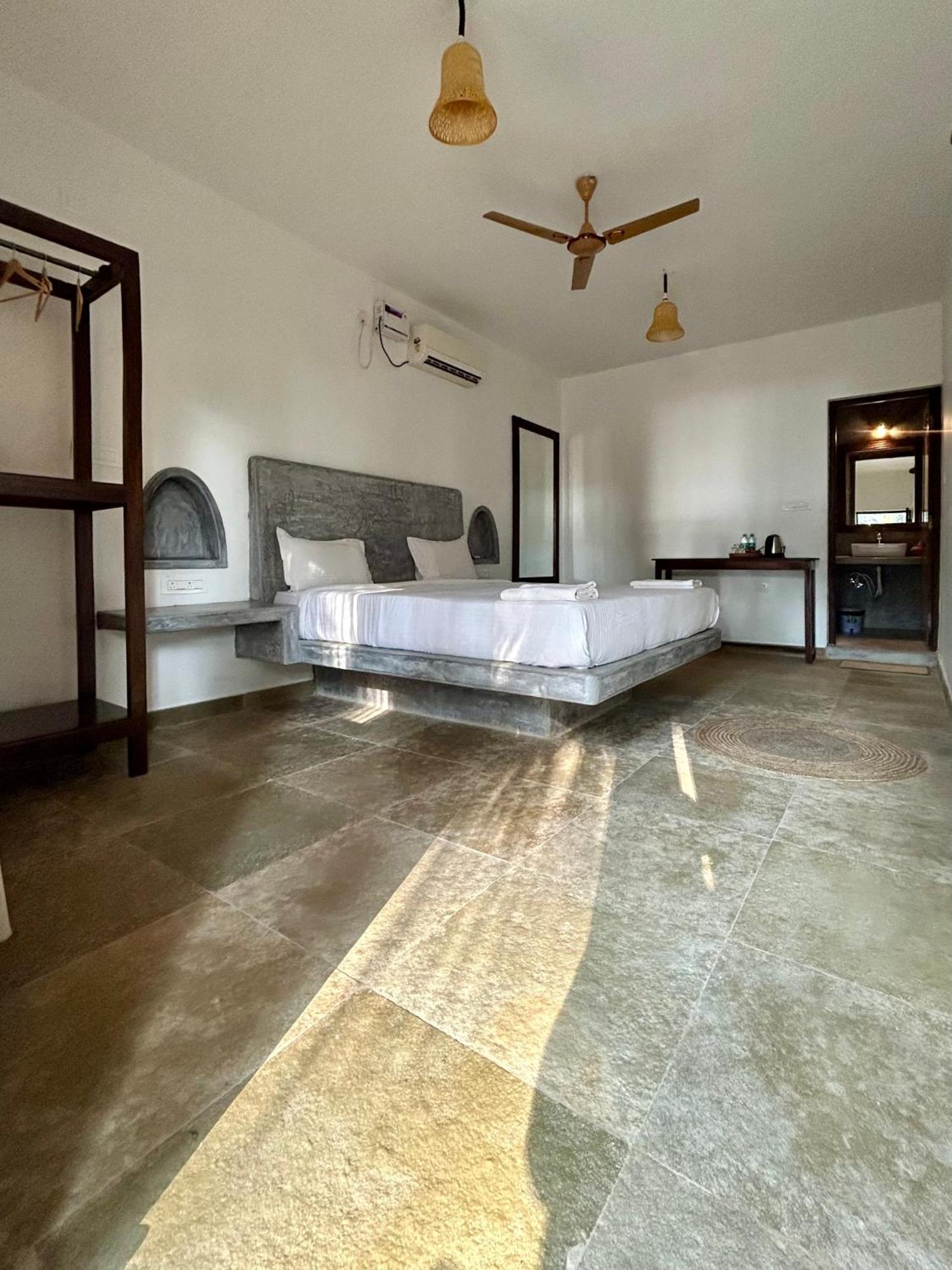 Silent Beach Resort Mandrem Ngoại thất bức ảnh