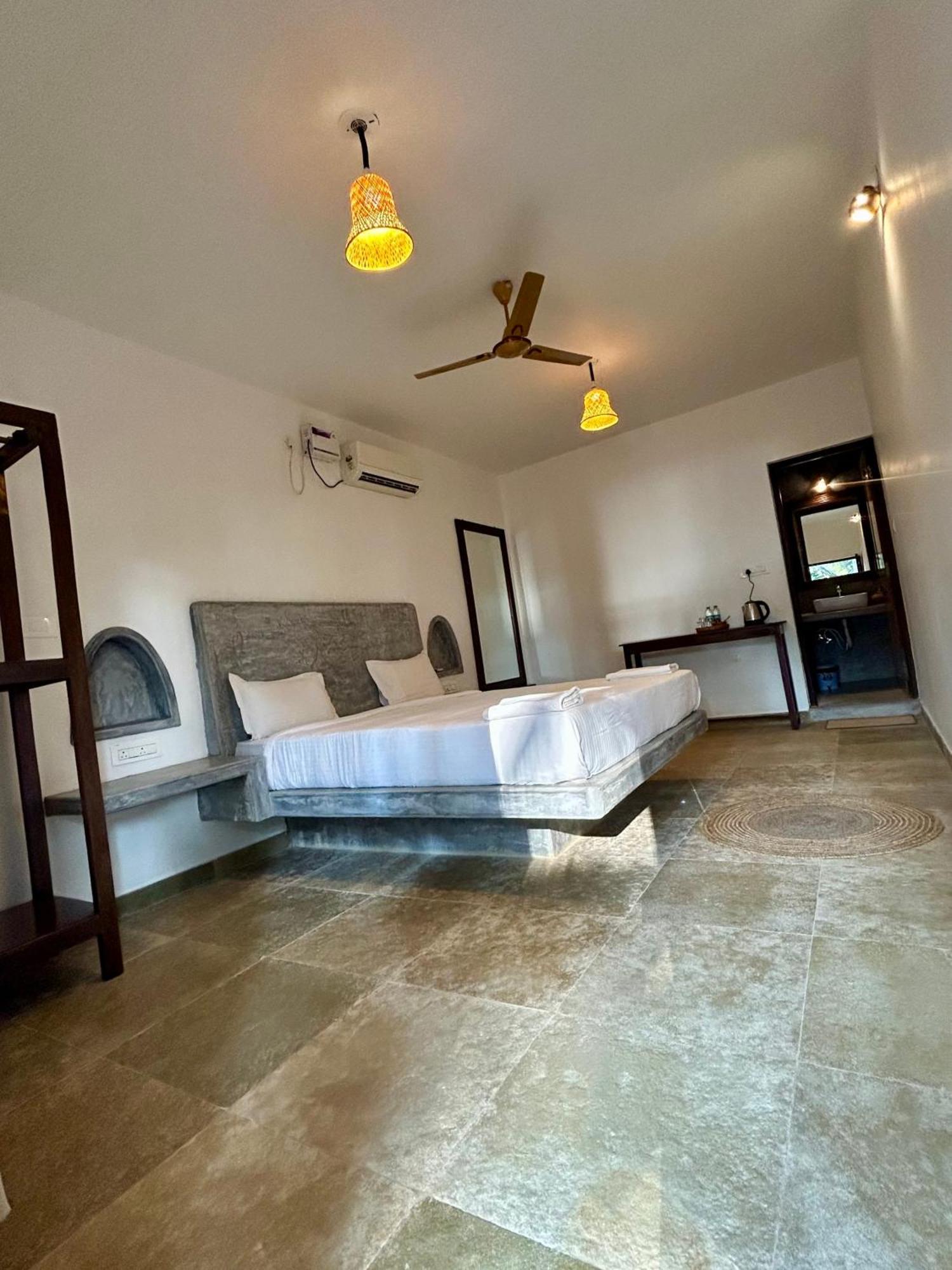 Silent Beach Resort Mandrem Ngoại thất bức ảnh