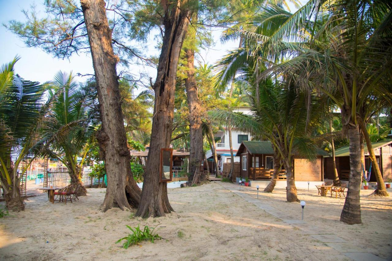 Silent Beach Resort Mandrem Ngoại thất bức ảnh